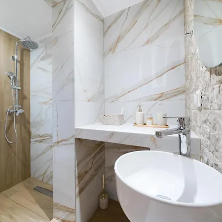 Emmas House アパート パナギア